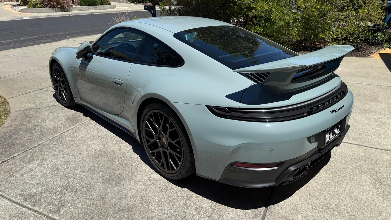 2025 Porsche 992 Carrera - Image 19 of 31