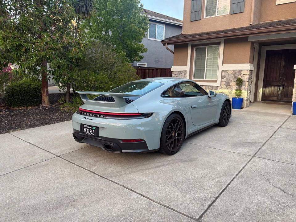 2025 Porsche 992 Carrera - Image 13 of 31