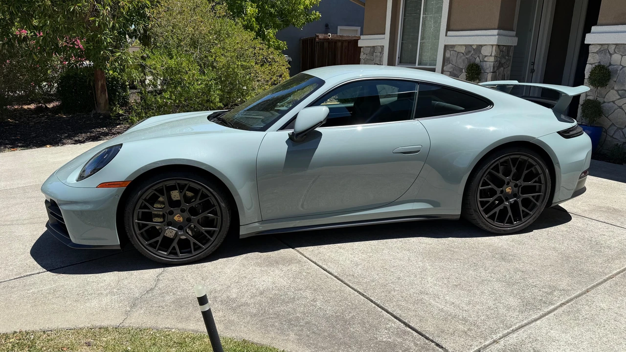 2025 Porsche 992 Carrera - Image 8 of 31