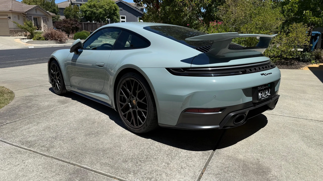 2025 Porsche 992 Carrera - Image 11 of 31