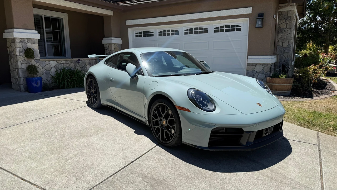 2025 Porsche 992 Carrera - Image 15 of 31