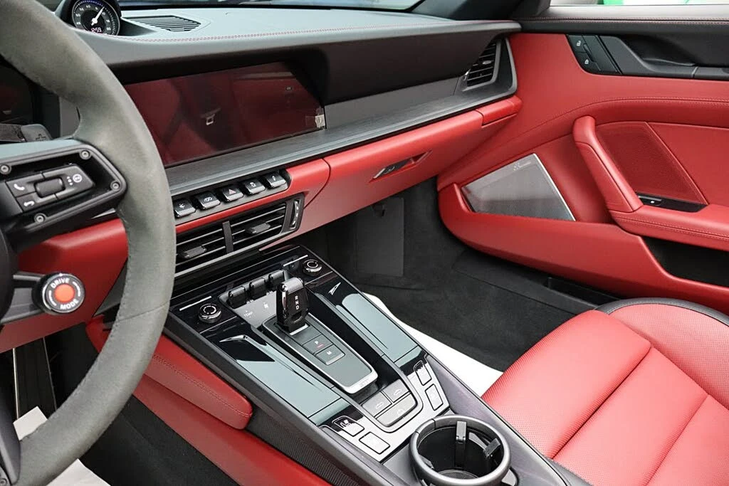 2025 Porsche 992 Carrera GTS - Image 28 of 31