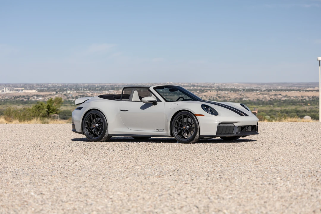 2025 Porsche 992 Carrera GTS - Image 25 of 31