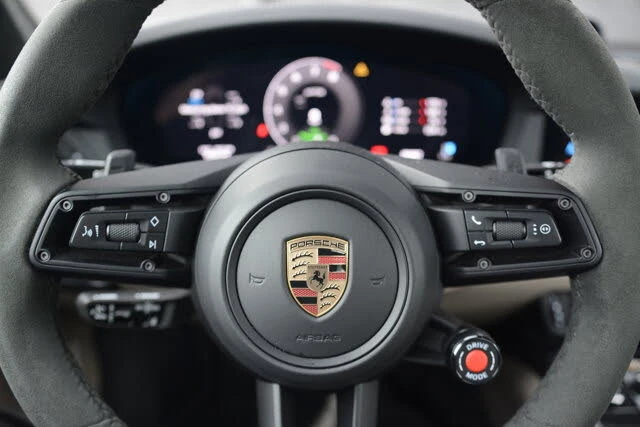 2025 Porsche 992 Carrera GTS - Image 16 of 31