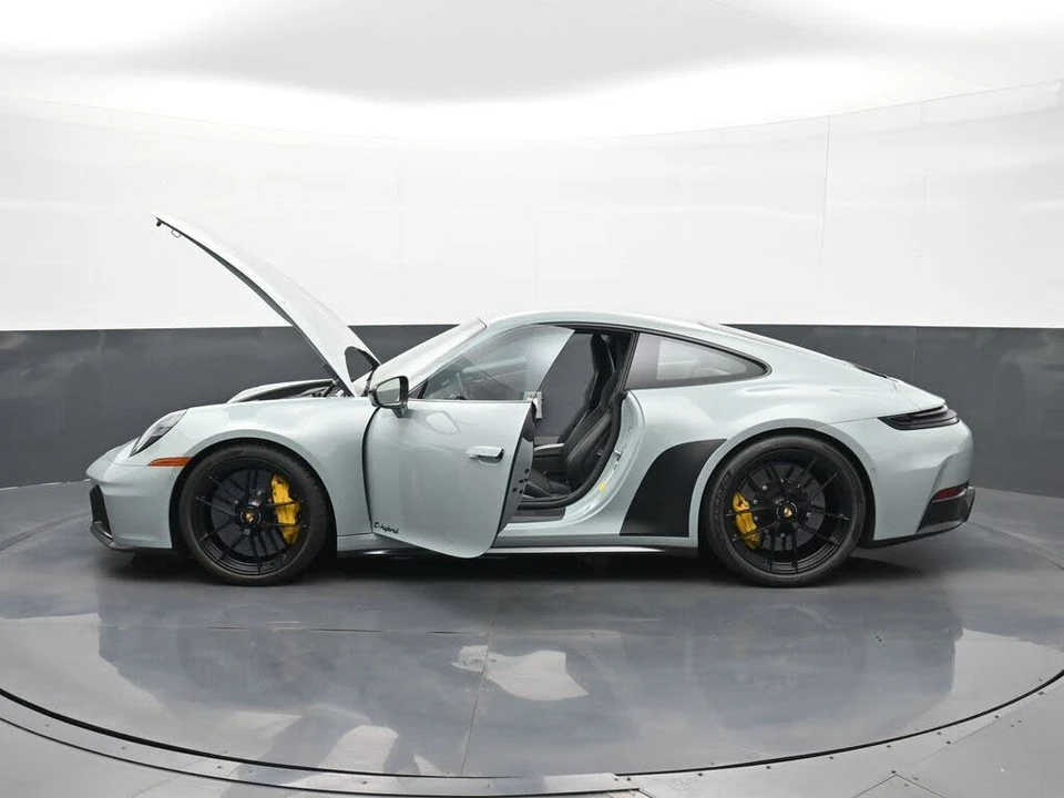 2025 Porsche 992 Carrera GTS - Image 26 of 30