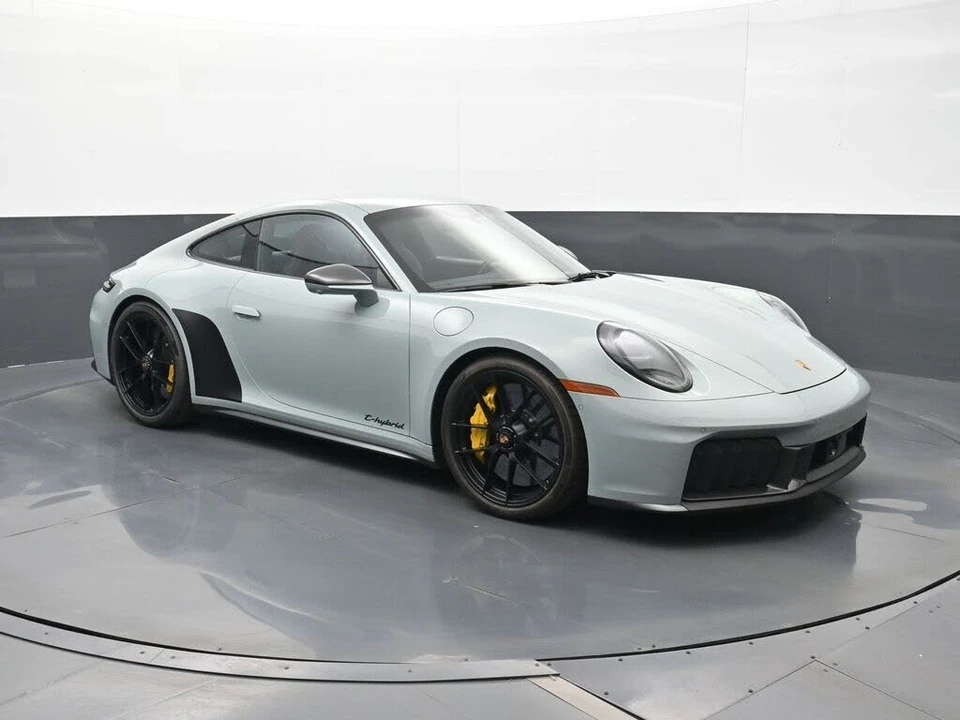 2025 Porsche 992 Carrera GTS - Image 21 of 30