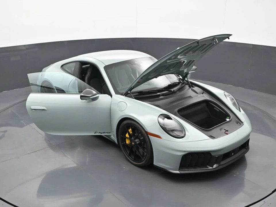 2025 Porsche 992 Carrera GTS - Image 29 of 30