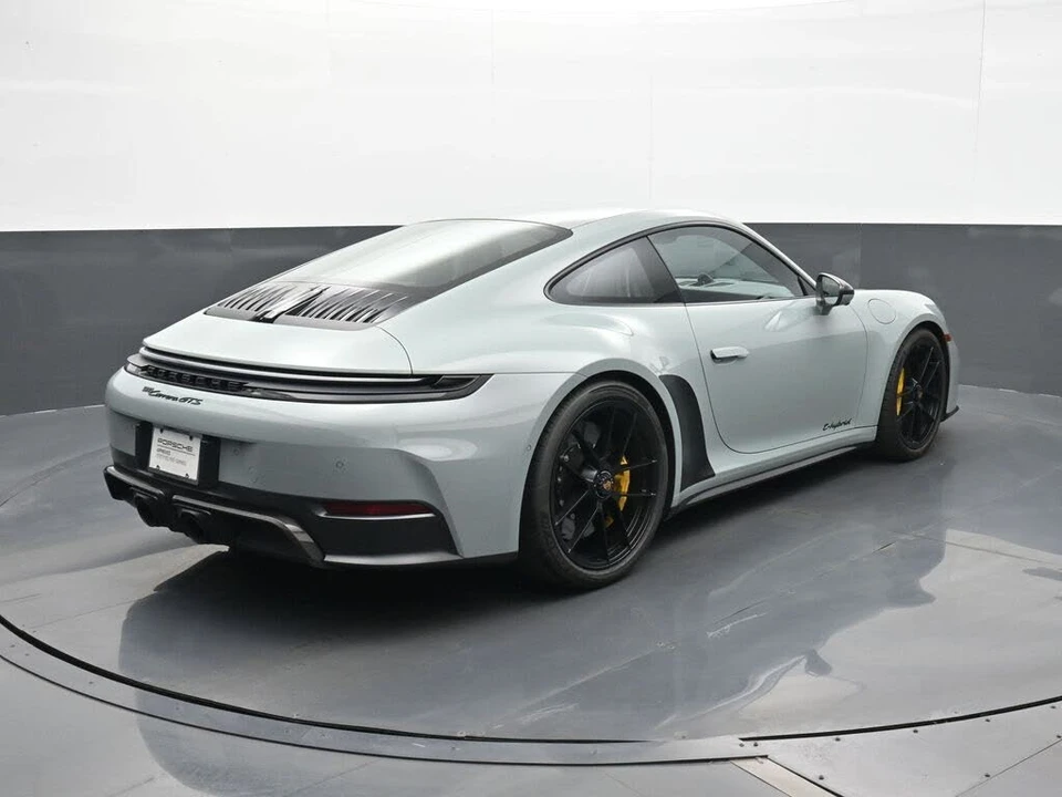 2025 Porsche 992 Carrera GTS - Image 19 of 30