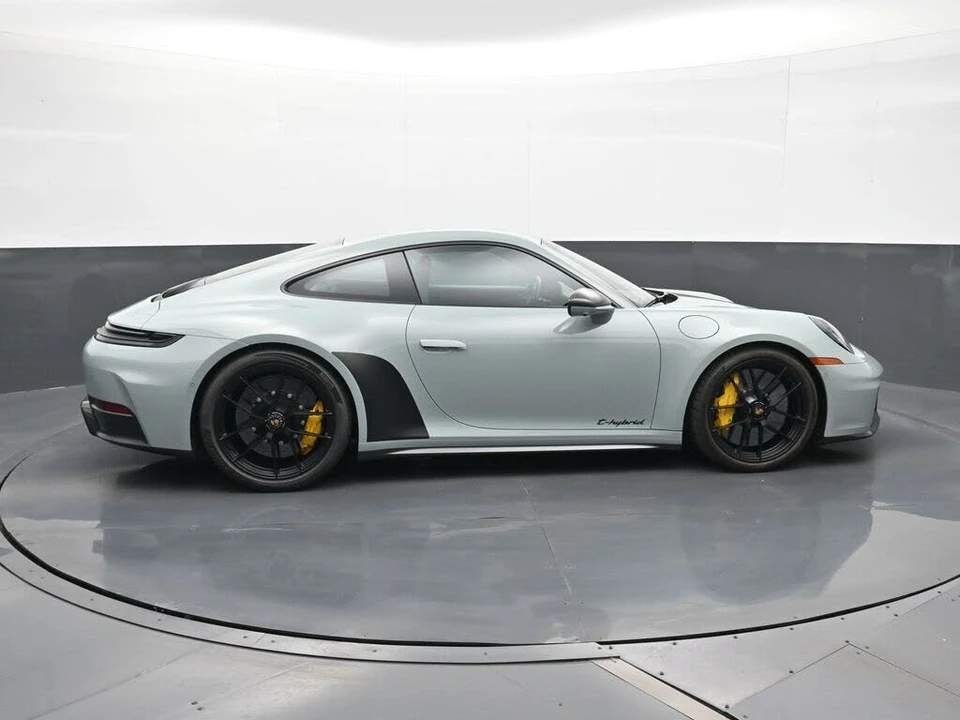 2025 Porsche 992 Carrera GTS - Image 20 of 30