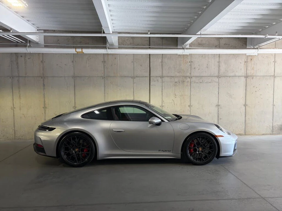 2025 Porsche 992 Carrera GTS - Image 8 of 31