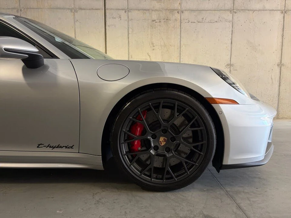 2025 Porsche 992 Carrera GTS - Image 11 of 31
