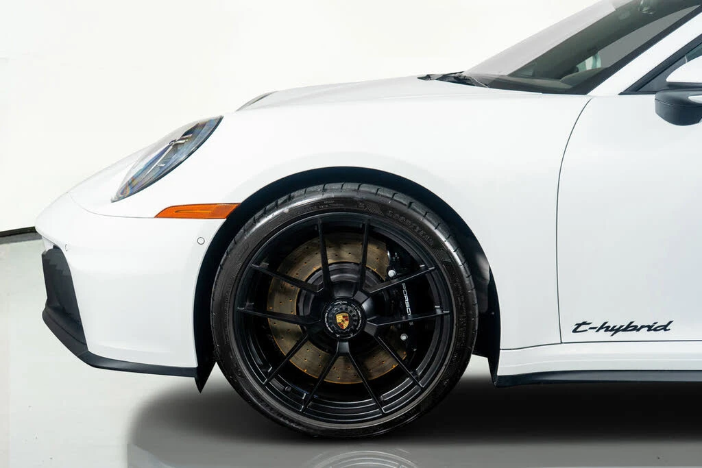 2025 Porsche 992 Carrera GTS - Image 19 of 31