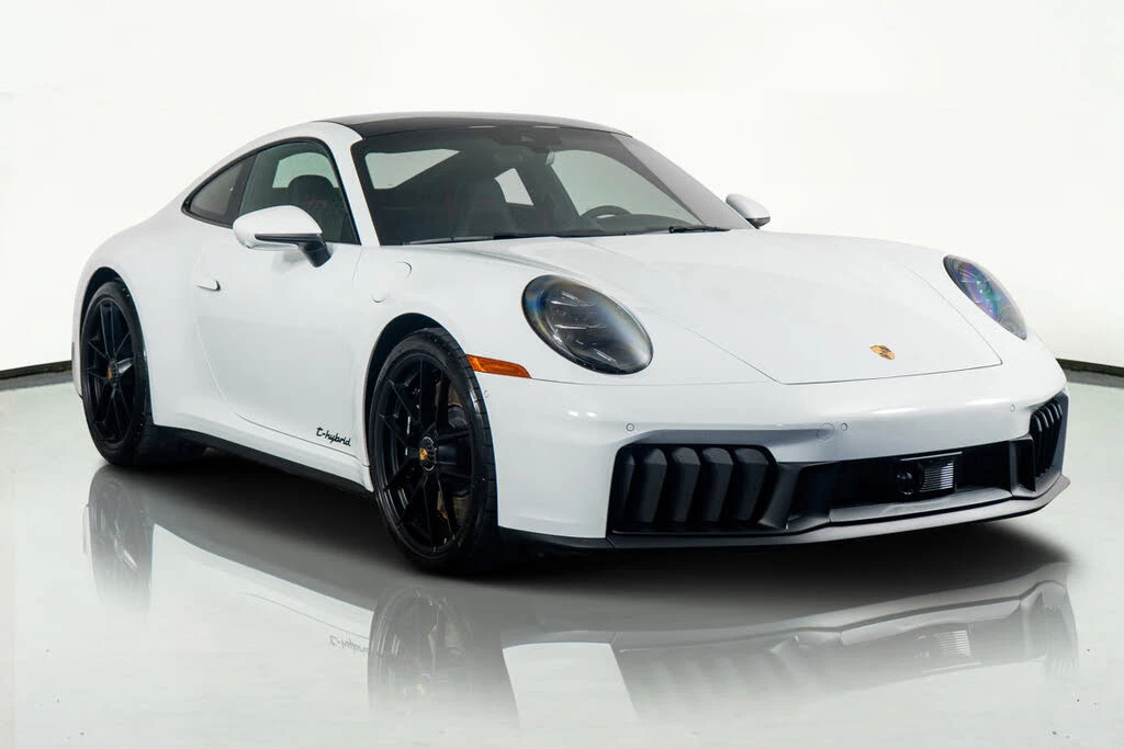2025 Porsche 992 Carrera GTS - Image 4 of 31
