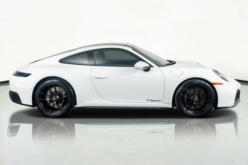 2025 Porsche 992 Carrera GTS - Image 5 of 31