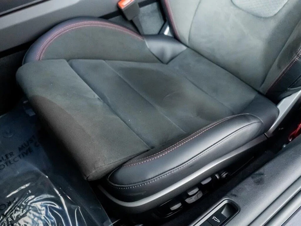 2025 Porsche 992 Carrera GTS - Image 28 of 31