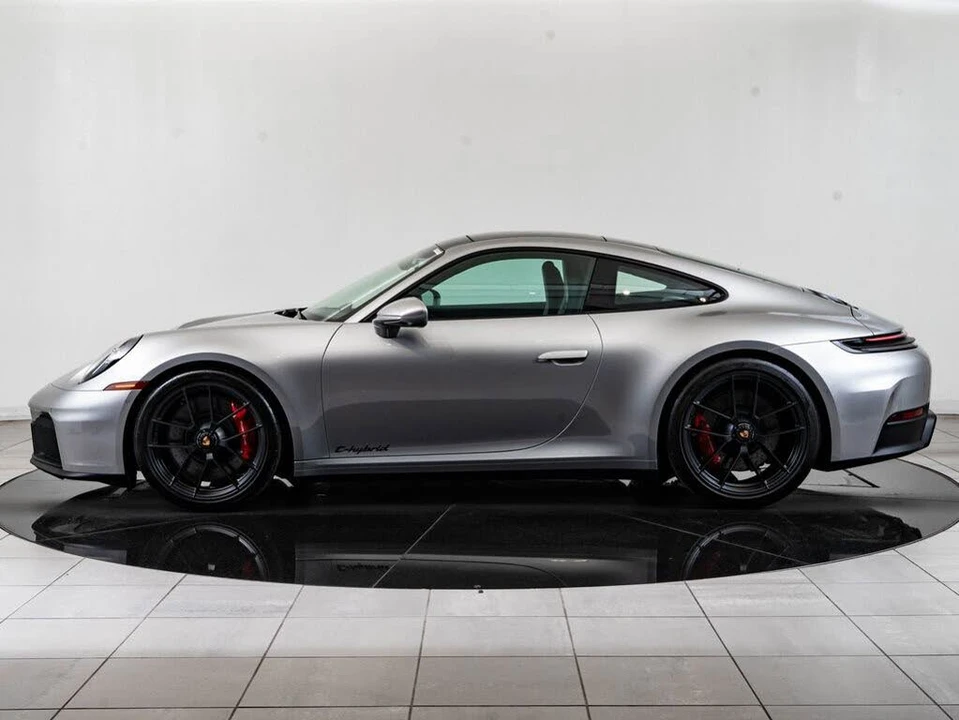 2025 Porsche 992 Carrera GTS - Image 2 of 31