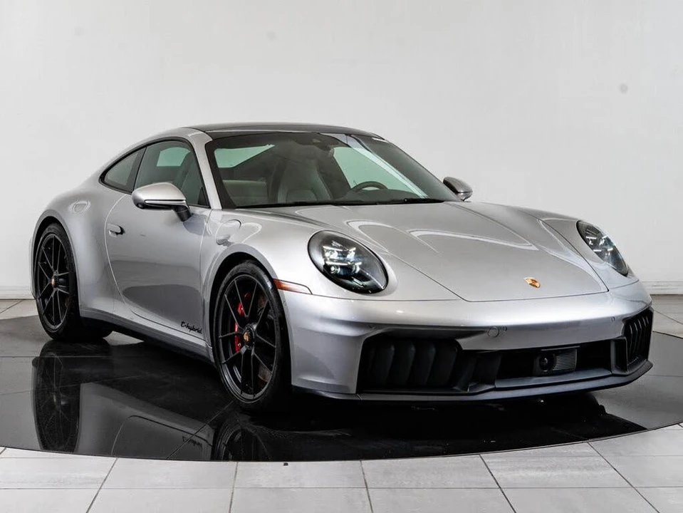 2025 Porsche 992 Carrera GTS - Image 10 of 31
