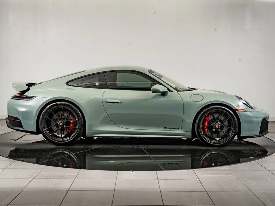 2025 Porsche 992 Carrera GTS - Image 9 of 31
