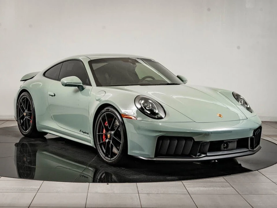 2025 Porsche 992 Carrera GTS - Image 10 of 31