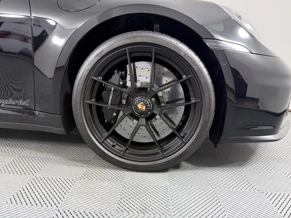 2025 Porsche 992 Carrera GTS - Image 14 of 27