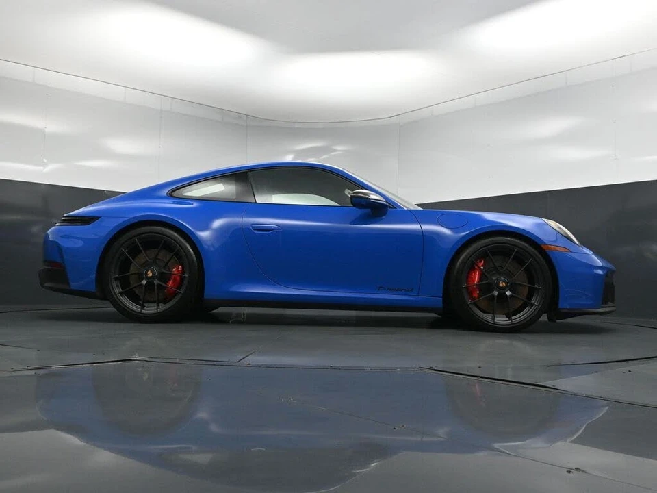 2025 Porsche 992 Carrera GTS - Image 27 of 31