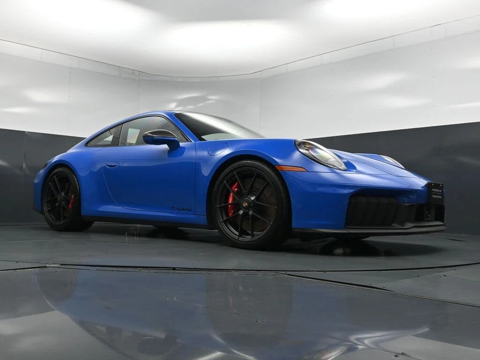 2025 Porsche 992 Carrera GTS - Image 28 of 31