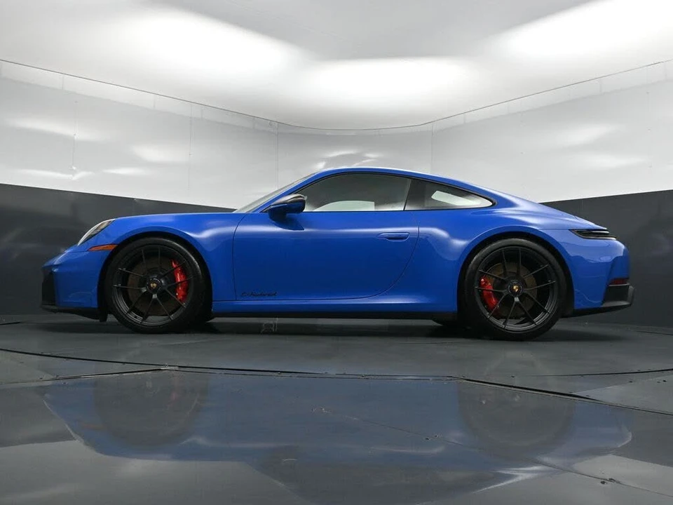 2025 Porsche 992 Carrera GTS - Image 23 of 31