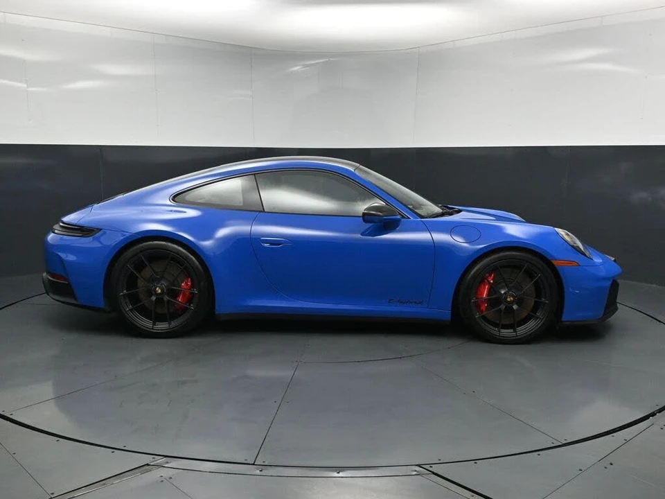 2025 Porsche 992 Carrera GTS - Image 11 of 31