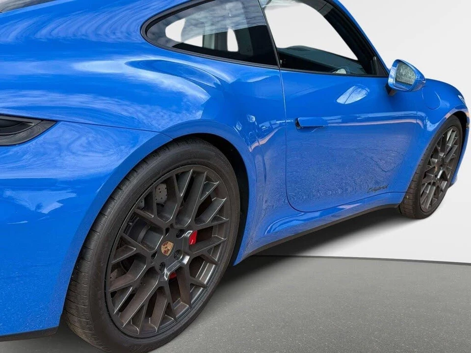 2025 Porsche 992 Carrera GTS - Image 17 of 31