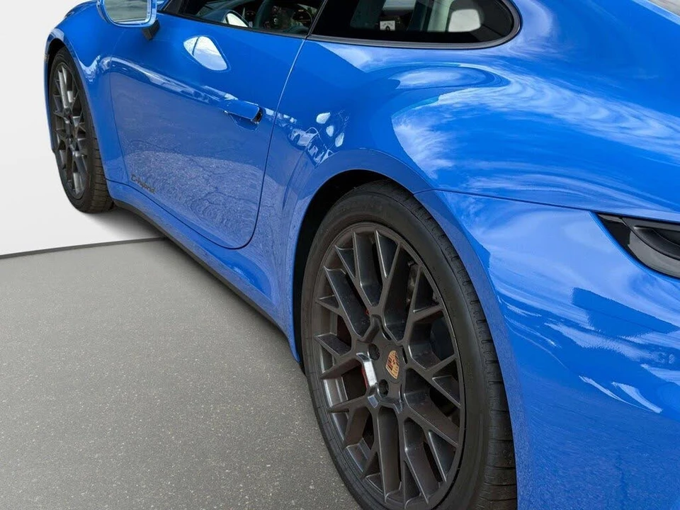2025 Porsche 992 Carrera GTS - Image 14 of 31
