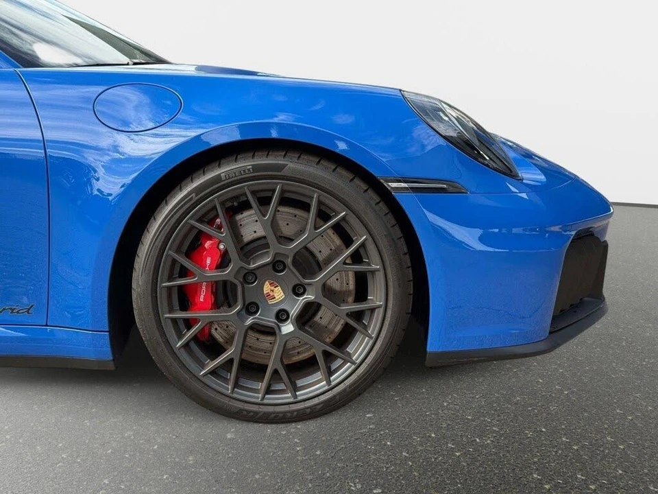 2025 Porsche 992 Carrera GTS - Image 21 of 31