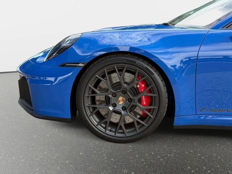 2025 Porsche 992 Carrera GTS - Image 12 of 31