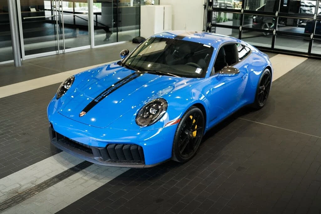 2025 Porsche 992 Carrera GTS - Image 12 of 31