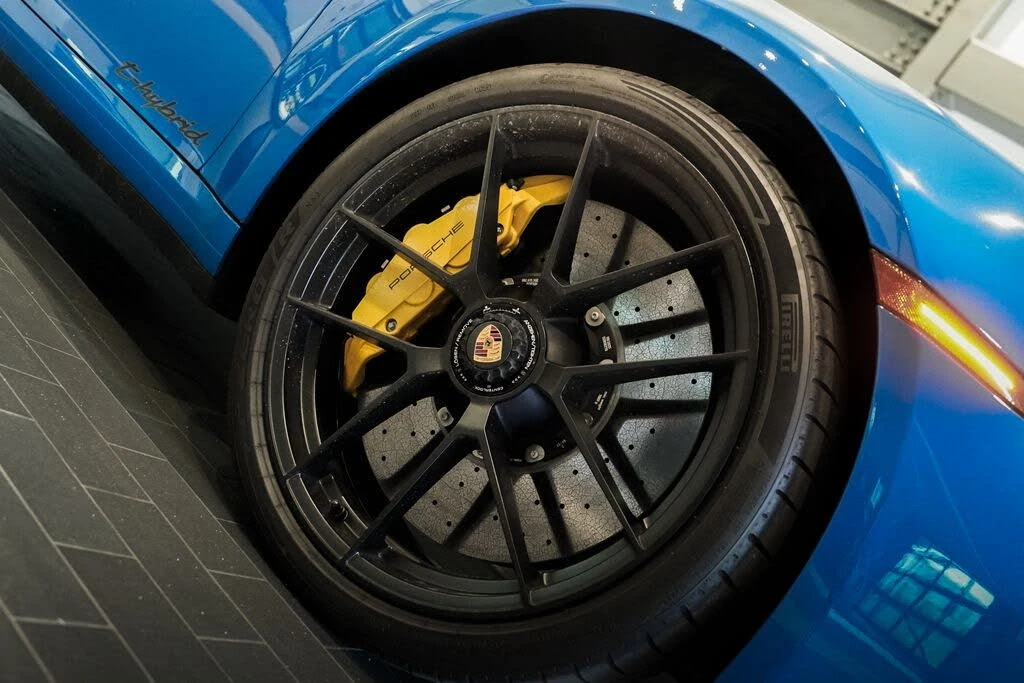 2025 Porsche 992 Carrera GTS - Image 19 of 31