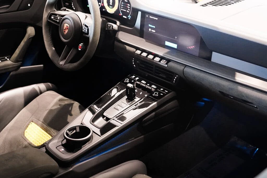 2025 Porsche 992 Carrera GTS - Image 27 of 31