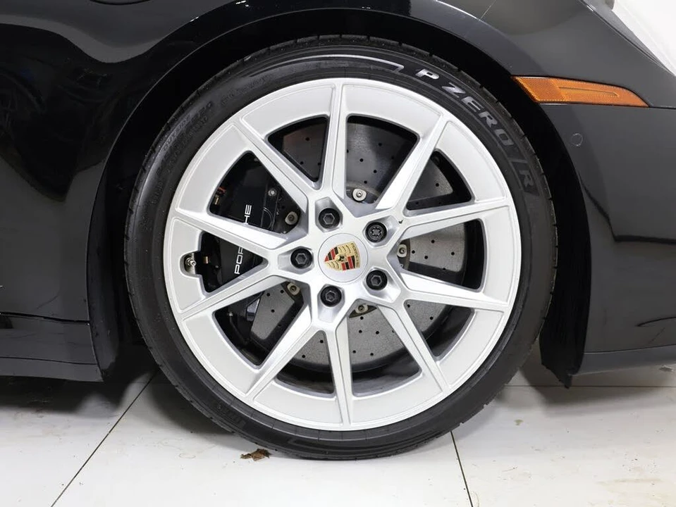 2025 Porsche 992 Carrera GTS - Image 24 of 31