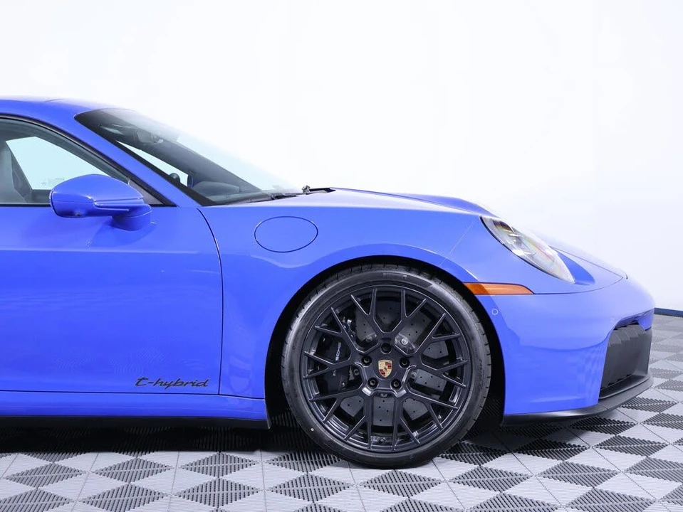 2025 Porsche 992 Carrera GTS - Image 12 of 26