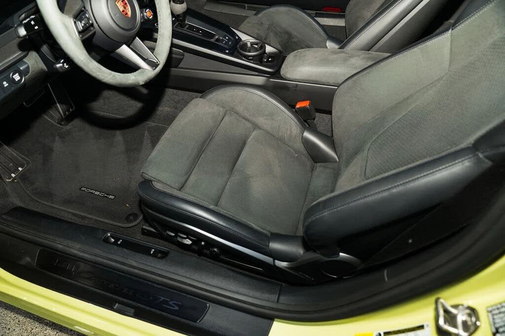2025 Porsche 992 Carrera GTS - Image 21 of 31