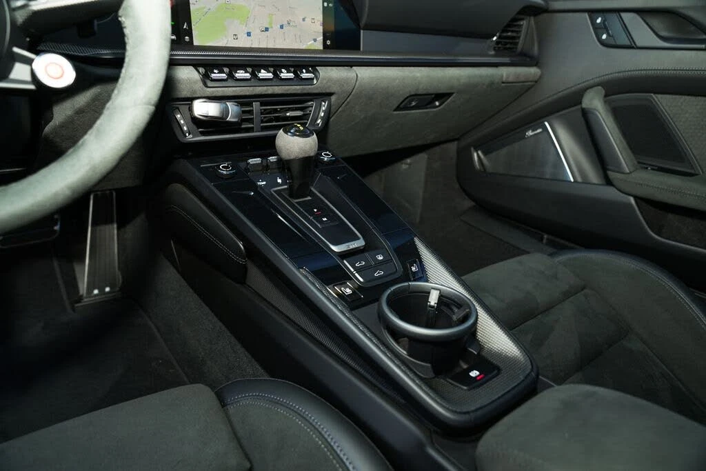 2025 Porsche 992 Carrera GTS - Image 27 of 31