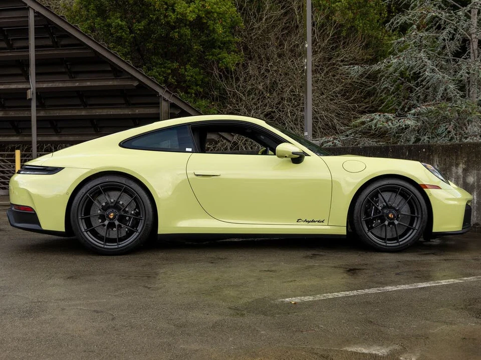 2025 Porsche 992 Carrera GTS - Image 11 of 31