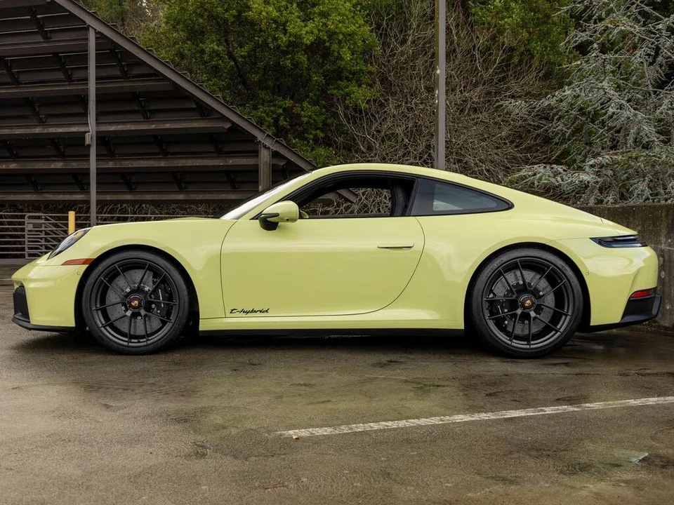 2025 Porsche 992 Carrera GTS - Image 2 of 31