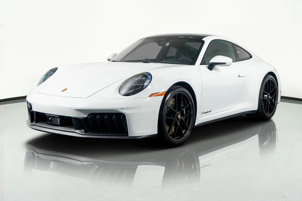 2025 Porsche 992 Carrera GTS - Image 20 of 31