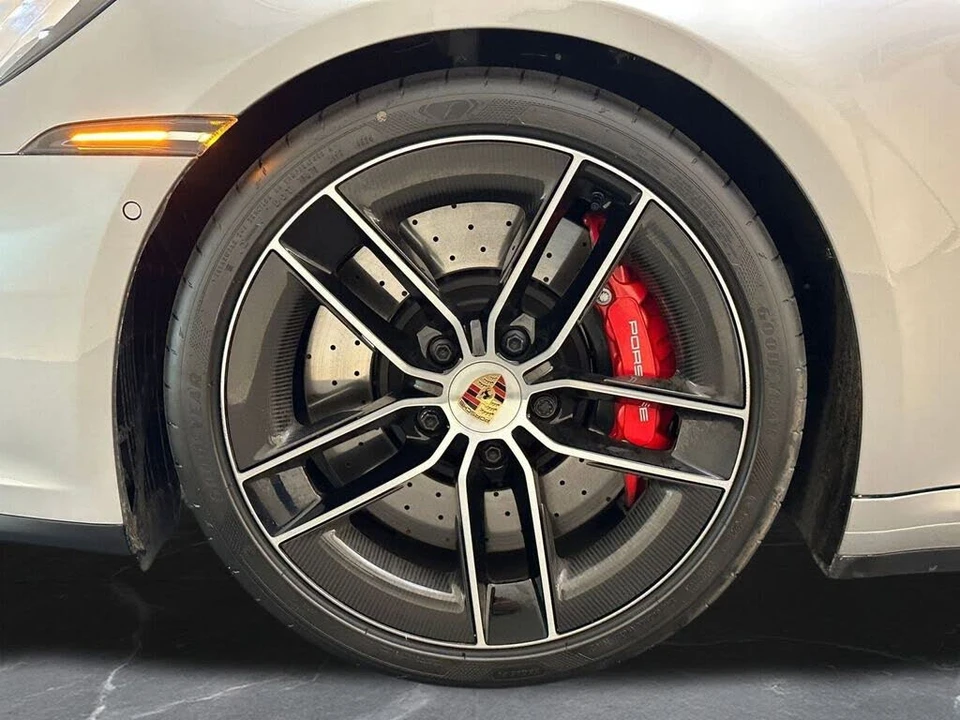2025 Porsche 992 Carrera GTS - Image 29 of 31