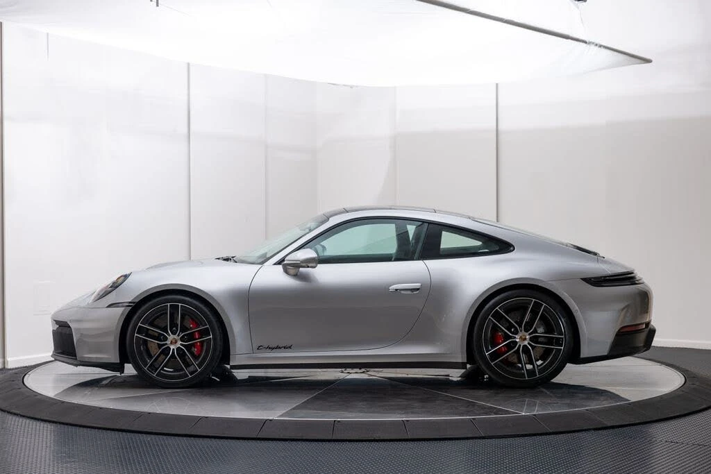 2025 Porsche 992 Carrera GTS - Image 2 of 31