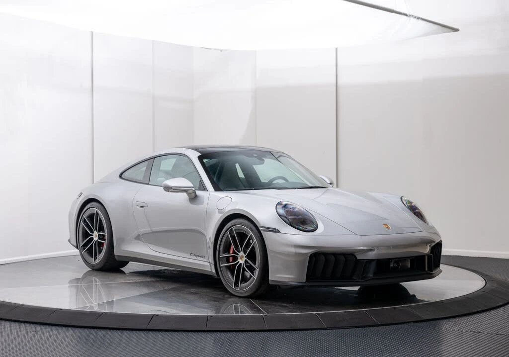 2025 Porsche 992 Carrera GTS - Image 7 of 31