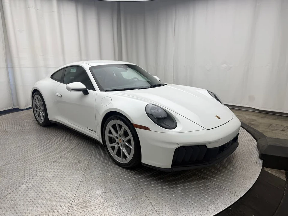 2025 Porsche 992 Carrera GTS - Image 15 of 31