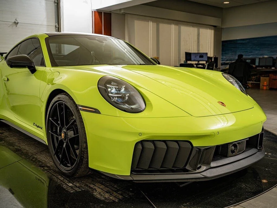 2025 Porsche 992 Carrera GTS - Image 18 of 31