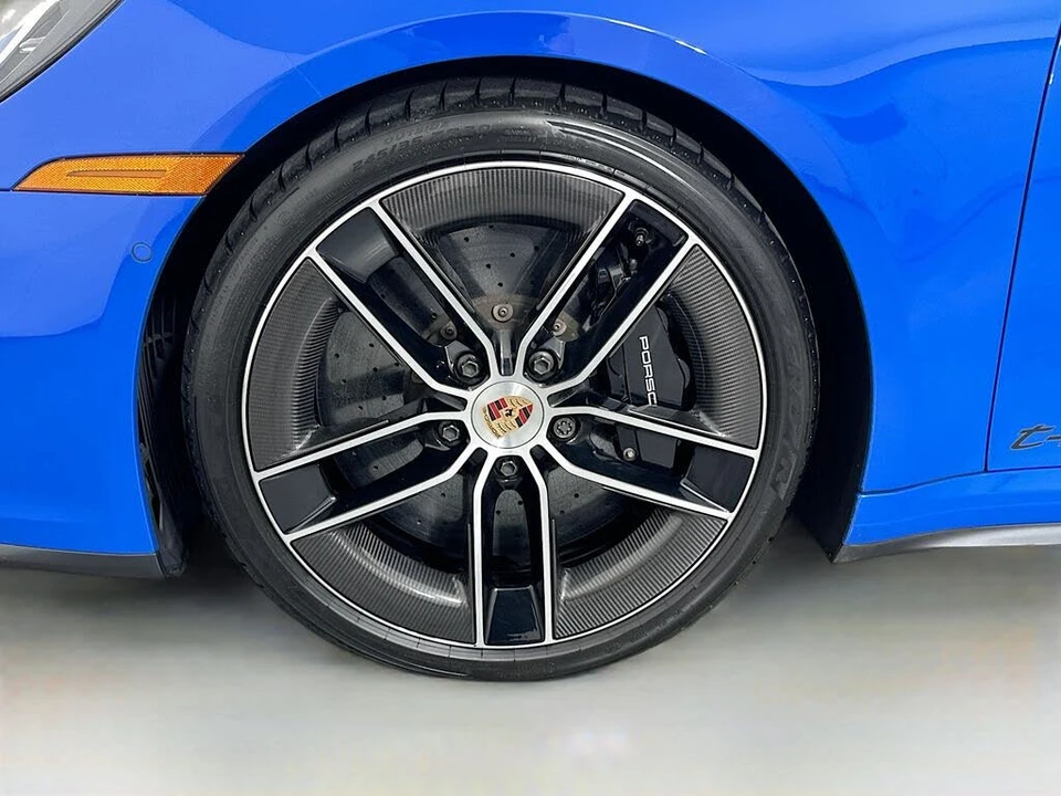2025 Porsche 992 Carrera GTS - Image 29 of 31