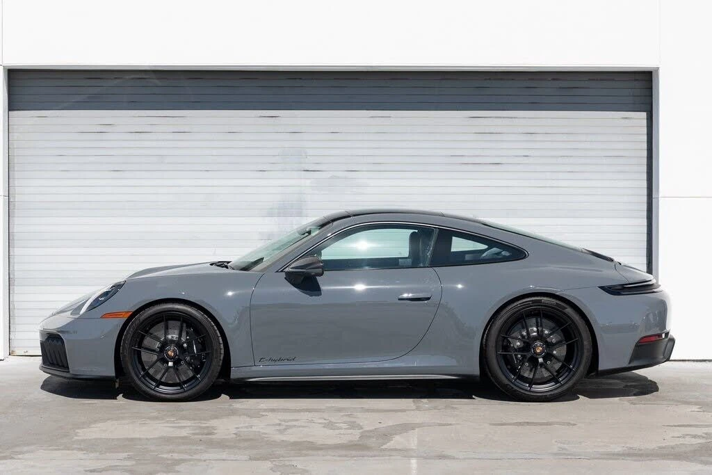 2025 Porsche 992 Carrera GTS - Image 3 of 28