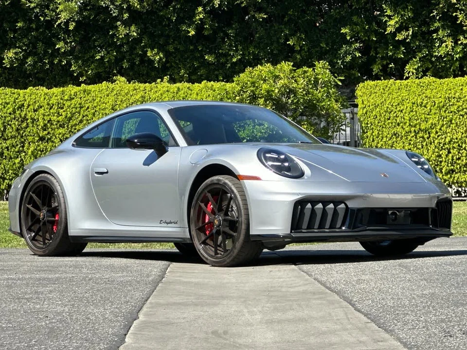2025 Porsche 992 Carrera GTS - Image 9 of 30